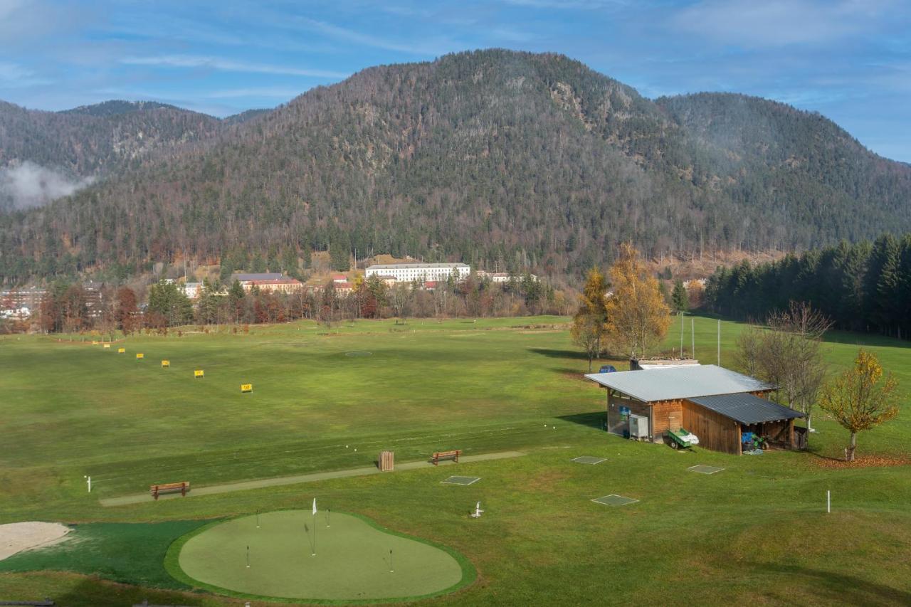 Apartamento Golf View Apt With Parking And Mountain View! Tarvisio Exterior foto